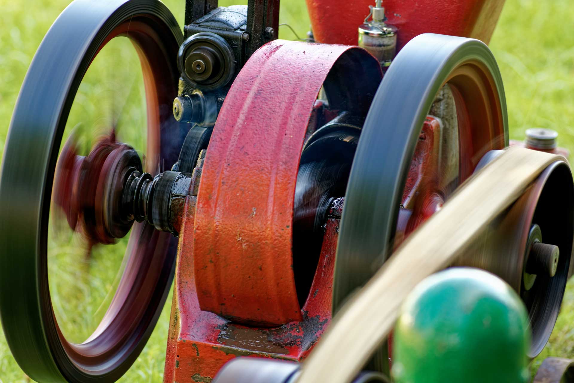 Old engine, spinning fast with fly-wheel and drive belt plus speed govenor all moving.